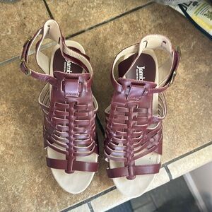 Jambu handcrafted burgundy chunky heels size 8.5 leather upper